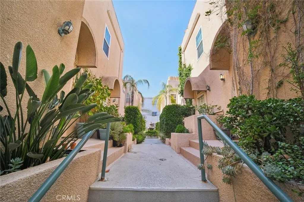 10659 Bloomfield Street, Toluca Lake, California 91602 home-pic-5